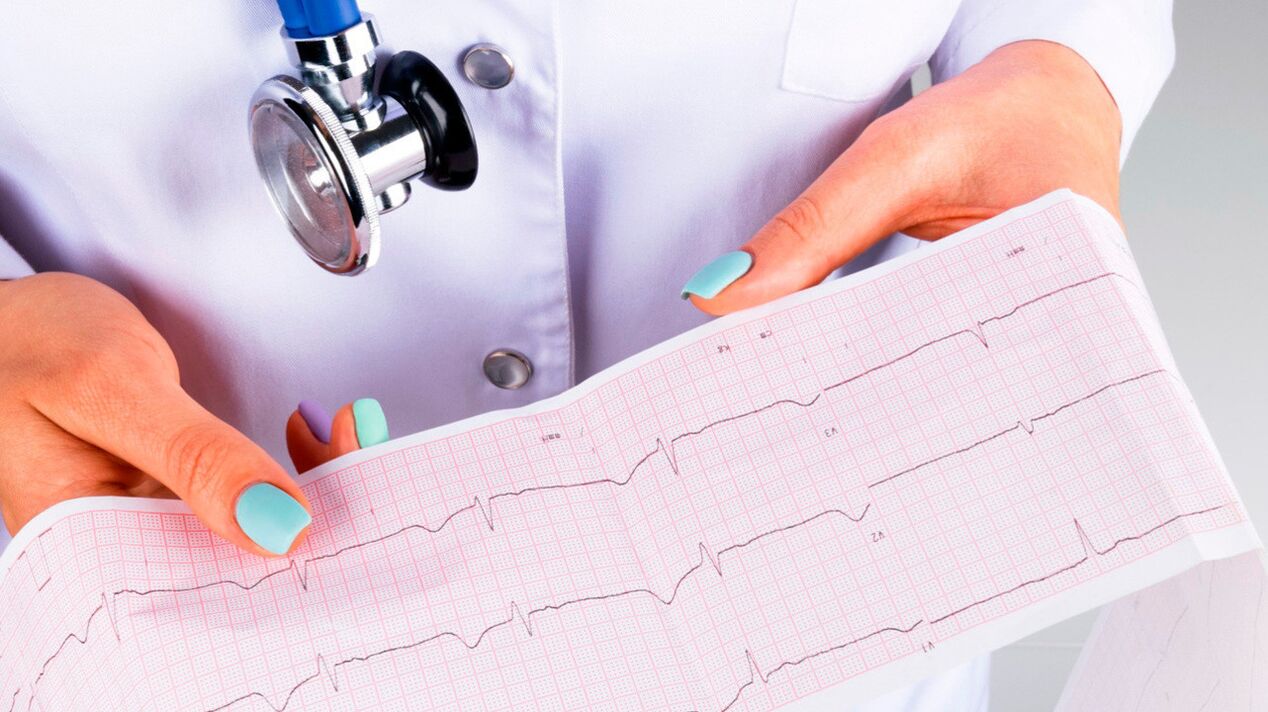 Hypertensive patients should monitor their heart condition using an ECG